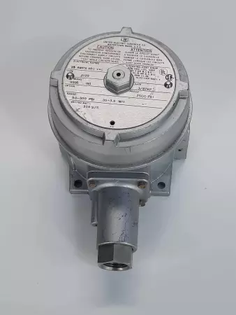 United Electric Controls Type J120 Model 9995 I93 Pressure Switch 480vac 15a