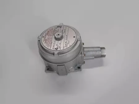 United Electric Controls Type J120 Model 9995 I93 Pressure Switch 480vac 15a