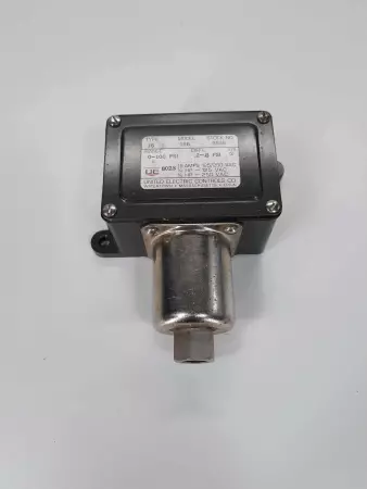 United Electric Controls Type J6 Model 156 Pressure Switch