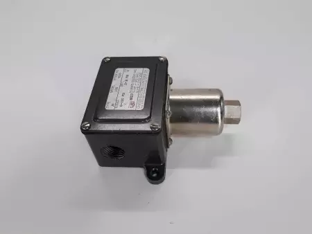 United Electric Controls Type J6 Model 156 Pressure Switch