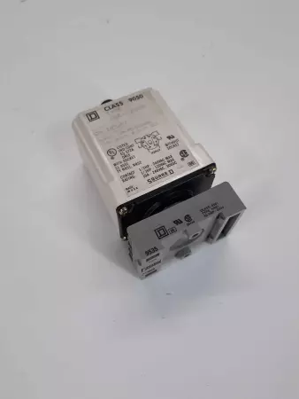 SQUARE D  CLASS 9050 TYPE JCK-1 2VZ0 TIMING RELAY 120VAC/110VDC 