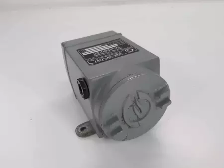 ITT Conoflow Electro-Pneumatic Transducer GT28ED Input:4-20 ma Range: 3-15 PSIG