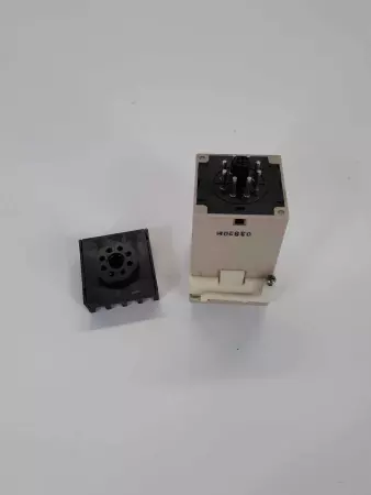 Omron H5CN Timer Relay 8-Pin 12-48VDC 