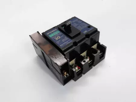 Mitsubishi NF30-CS Circuit Breaker 30A 600VAC 3POLE W/Auxiliary Switch AX1