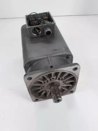 Cincinnati Milacron 1FT5102-0AC01-0-Z N AC Servo Motor 2000 RPM 