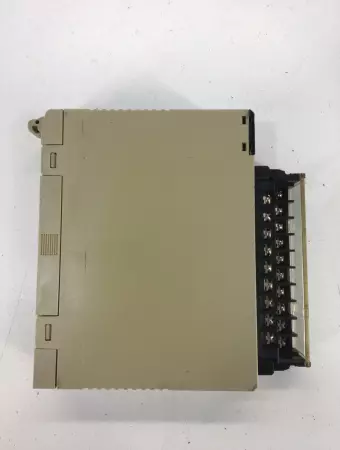 Omron C200H-OC225 Output Module 250VAC/24VDC 2A 