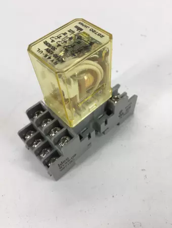 Idec RY4S-UL Relay 110-120VAC 5Amp with Socket Base 