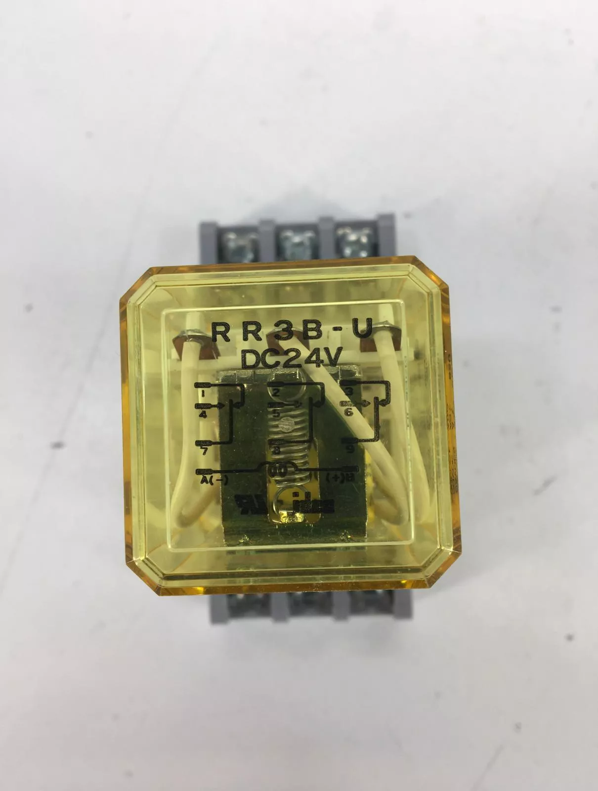 Idec RR3B-UDC24V Relay, 24VDC Coil, 240VAC/30VDC 10A W/Socket Base 