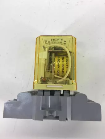 Idec RR3B-UDC24V Relay 