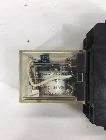 Omron MY2N-D2 Relay 250VAC 24VDC Coil 5Amp W/Socket Base 