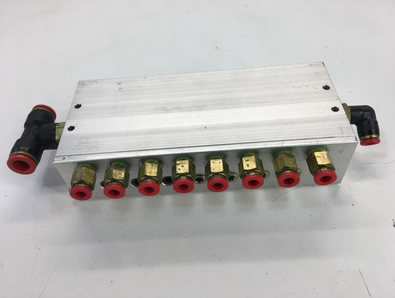 Koganei 180M8A 8-Station Pneumatic/Hydraulic Manifold 