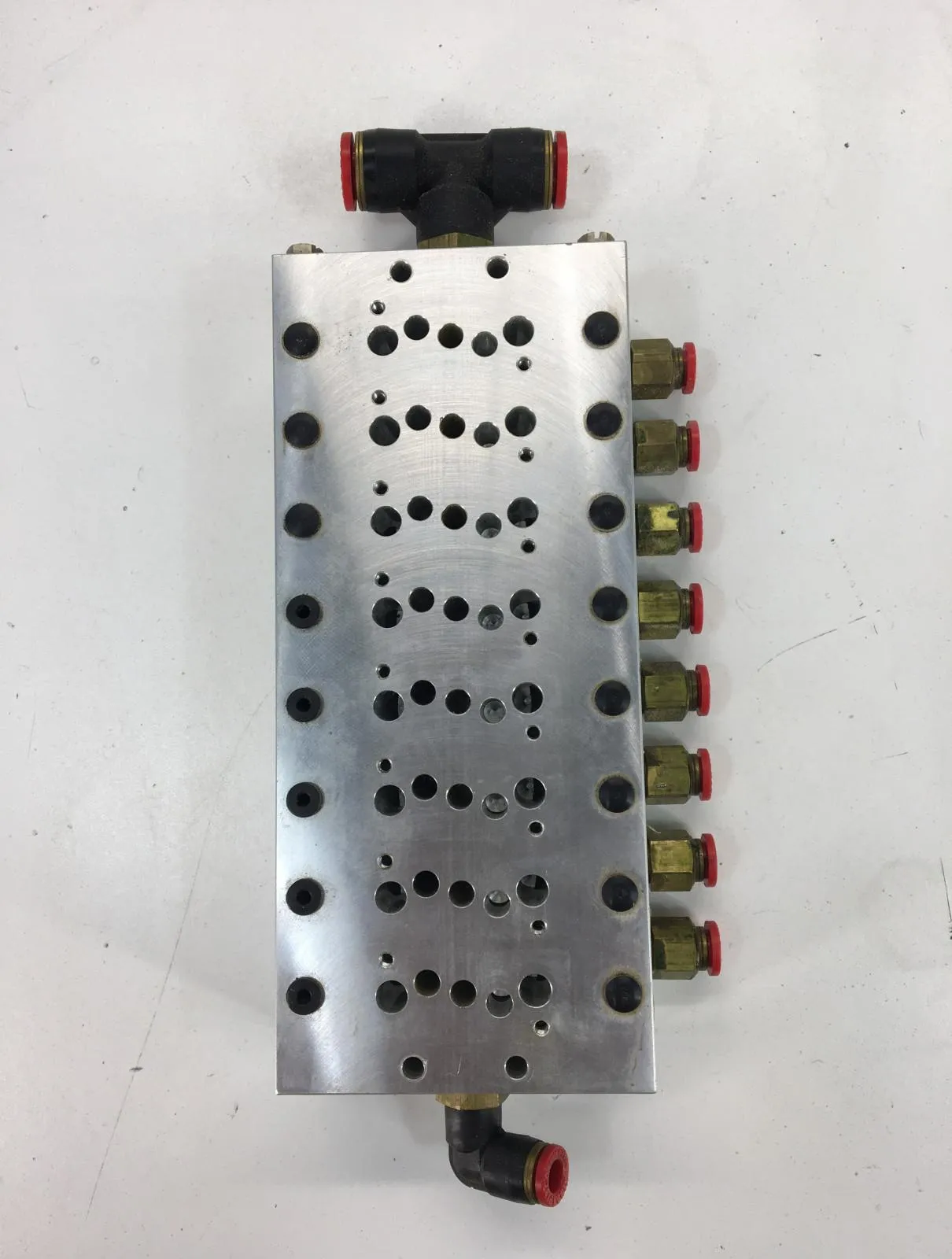 Koganei 180M8A 8-Station Pneumatic/Hydraulic Manifold 