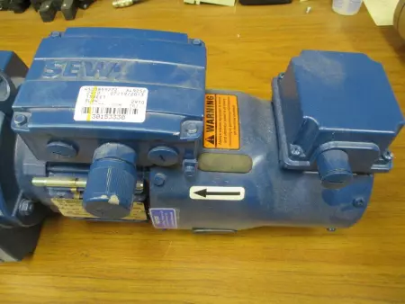  SEW RF57DRS71S4BE05HR/V EuroDrive 1/2 HP Motor with Gearbox 