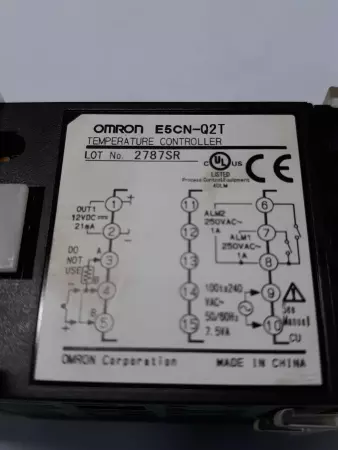 Omron E5CNQ2T  Temperature Controller  