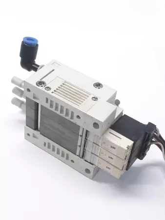 SMC VQ1240-5MC-C4 Solenoid Valve Assembly 