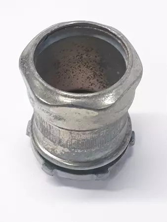 Raco 2912 Compression Connector Conduit Trade Size 1 1/2 in Lot of 4