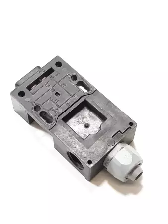 Schmersal AZ 16ZVR Safety Interlock Switch 600V 10A 