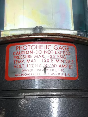 Dwyer 300 1/2 AV HH-117 VAC Photohelic Pressure  Gage 0-50