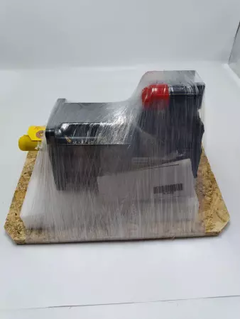 Allen-Bradley MPL-B330P-SJ72AA SER.A Brushless Servo Motor 2.4HP, 100mm Frame 