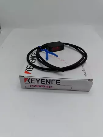 KEYENCE PZ-V11P SQUARE REFLECTIVE CABLE TYPE, PNP 