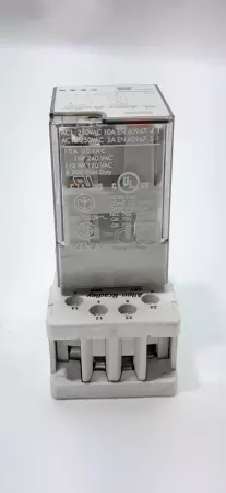 Allen-Bradley 700-HA32Z24 Relay 250V 10Amp Ser D with Socket Base 