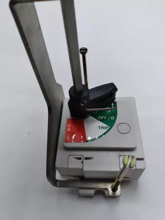  Allen-Bradley 140U-H-NH21 Rotary Operating Handle 5