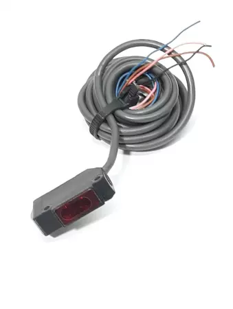 Omron E3V3-R61-3 Photoelectric Sensor 