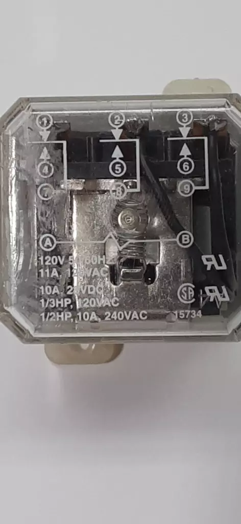 Dayton Electric 5X841F Relay 240VAC 11Amp, 120VAC Coil W/Socket Base 
