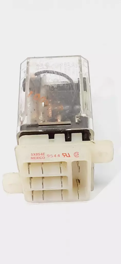Dayton Electric 5X841F Relay 240VAC 11Amp, 120VAC Coil W/Socket Base 