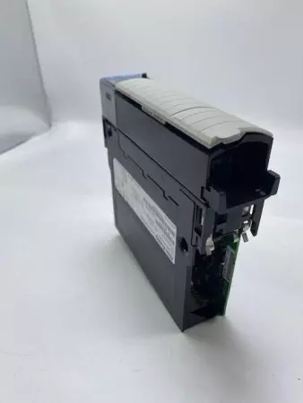 ALLEN BRADLEY 1756-IB16ISOE OUTPUT MODULE CONTROLLOGIX DC DIGITAL 16 POINT 10-55 VDC 