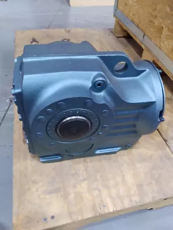 Sew-Eurodrive KA77TA Gear Box W/Mounting Plate, Ratio 35.20:1 