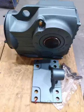 Sew-Eurodrive KA77TA Gear Box W/Mounting Plate, Ratio 35.20:1 