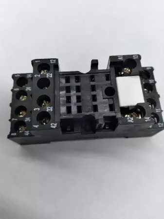  Allen-Bradley 700-HN103-B Relay Socket 14-Blade Din Rail Mount 300VAC 7Amp 