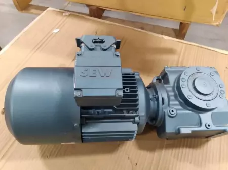 Sew-Eurodrive SA57/T DT90S4/BMG/TF/ASBX3 Gearmotor 1.1kW  W/Gear Reducer 