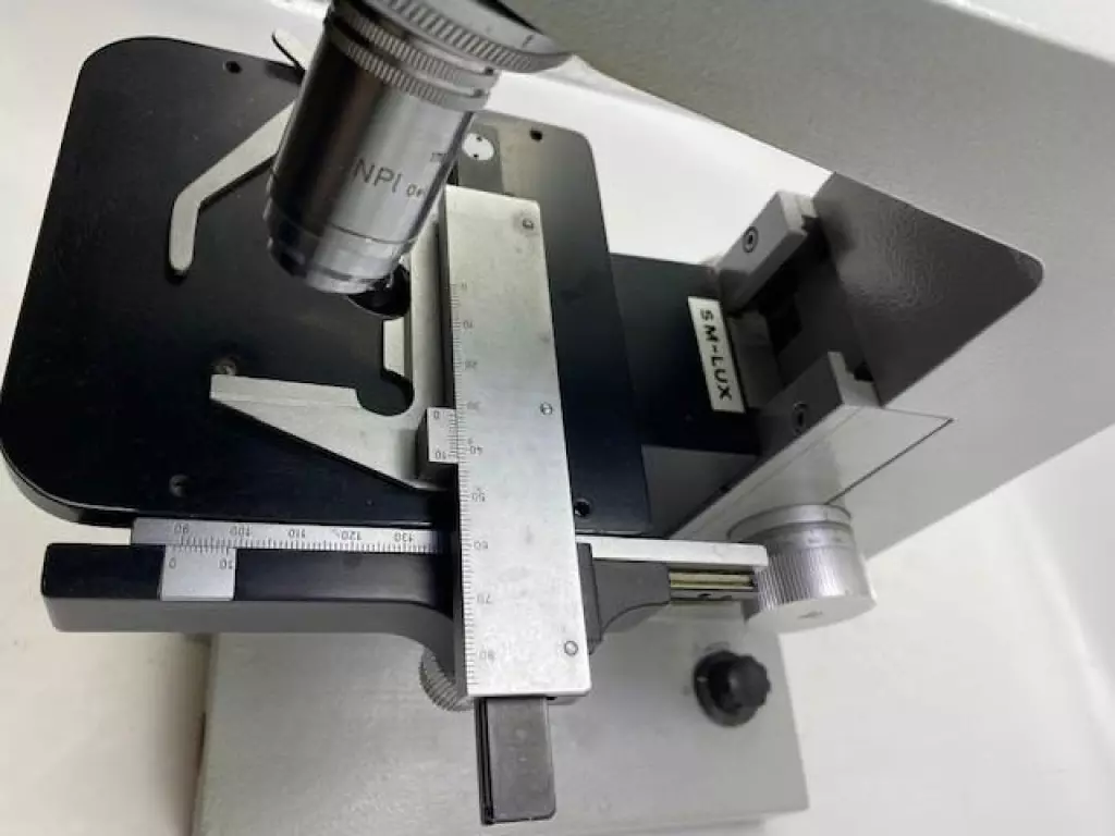 Leitz SM-LUX Wetzlar Binocular Microscope, Three Objectives and Illumination 