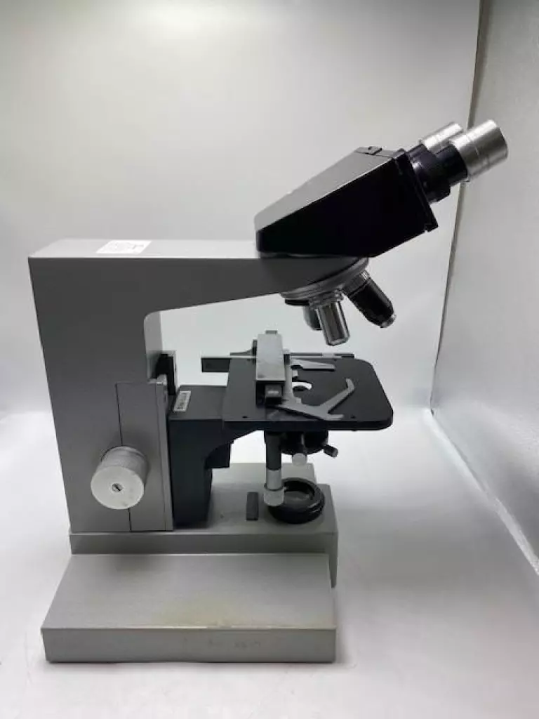 Leitz SM-LUX Wetzlar Binocular Microscope, Three Objectives and Illumination 