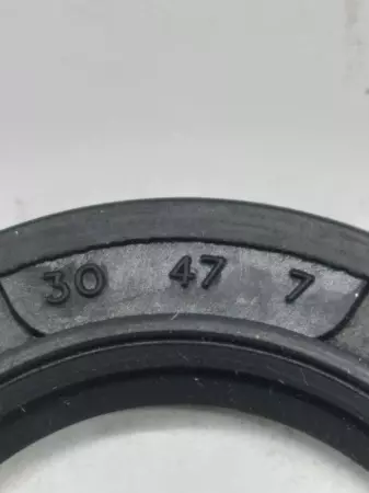 NEW  09G 20 02B Oil Seal 30mm ID 47mm OD 