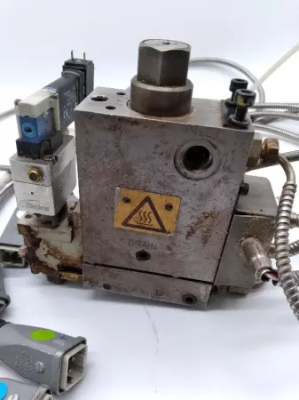 Nordson 8057582 Hot Melt Adhesive Applicator System 