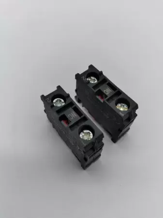 Allen-Bradley 800F-X01 SER.A Contact Block for Pushbutton 690VAC 10Amp Lot of 2