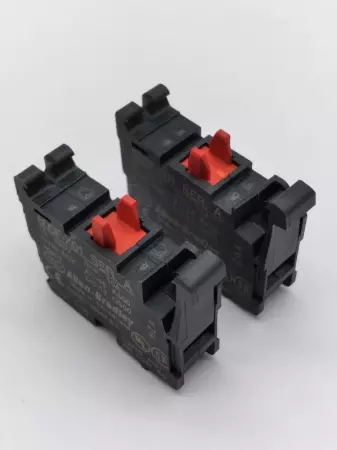 Allen-Bradley 800F-X01 SER.A Contact Block for Pushbutton 690VAC 10Amp Lot of 2