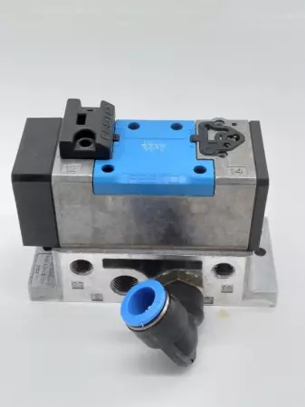  Festo MFH-5/2-D-1-FR-C Solenoid Valve w/Sub-Base VDMA24345-A-1 TESTED 