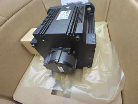 Omron R88M-K4K020C-BS2 AC Servo Motor, 4.0kW 