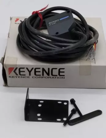 Keyence PI-G01 Photoelectric Luster Recognition Sensor W/Mounting 