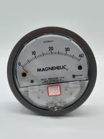  Dwyer 2000-40MBAR Magnehelic Pressure Gauge 0-40mBar 