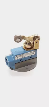 Micro Switch BZE6-RQ2X2 Limit Switch Top Roller Arm 