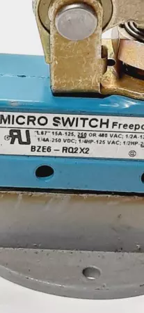 Micro Switch BZE6-RQ2X2 Limit Switch Top Roller Arm 