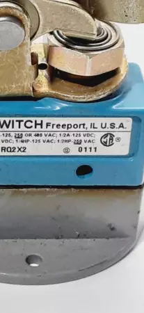 Micro Switch BZE6-RQ2X2 Limit Switch Top Roller Arm 
