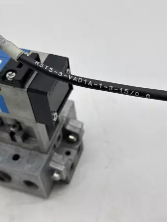 Festo MFH-5/2-D-1-FR C Solenoid Valve Assy W/Pressure Regulator & Manifold 