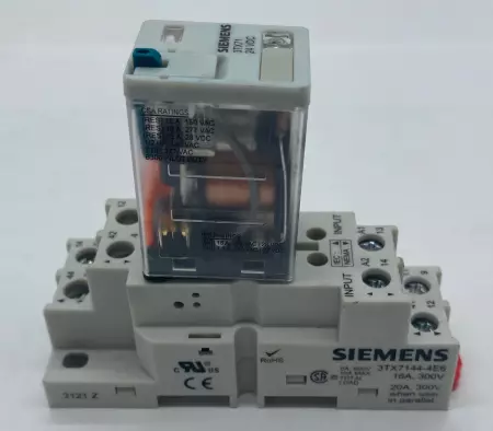 Siemens 3TX71 Relay 24VDC W/3TX7144-4E6 Relay Socket 