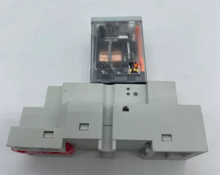 Siemens 3TX71 Relay 24VDC W/3TX7144-4E6 Relay Socket 